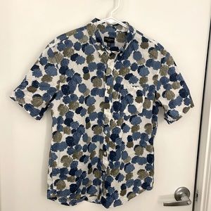 Large short sleeve button down Club Monaco shirt in abstract floral print